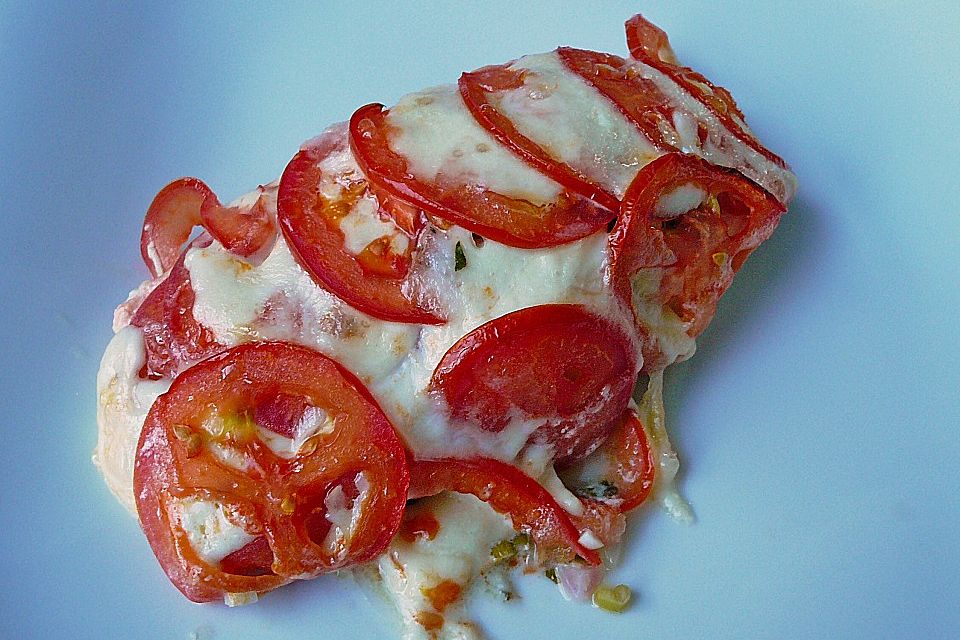 Marinierter Lachs, überbacken mit Tomaten und Mozzarella