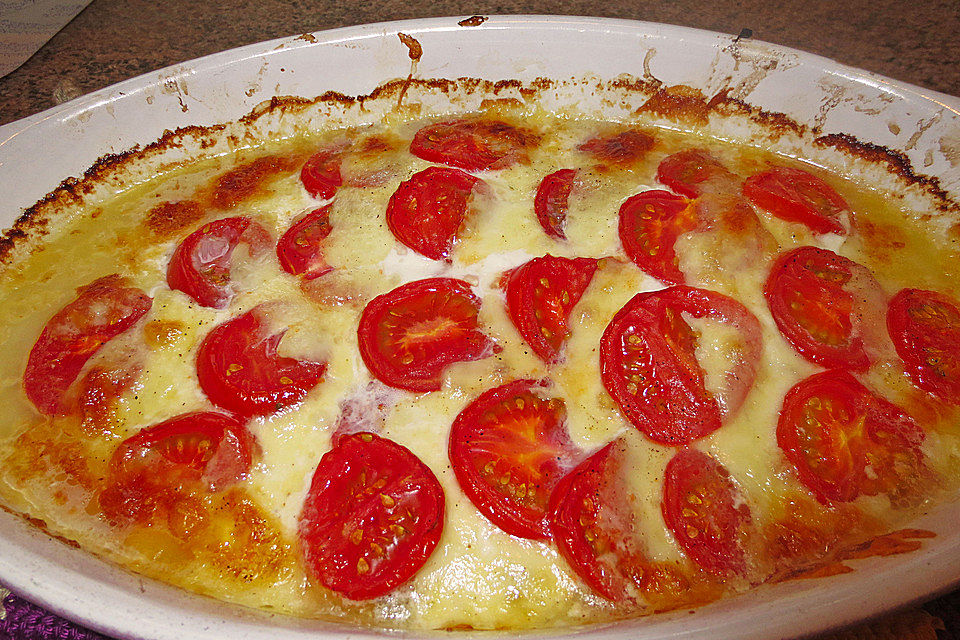 Marinierter Lachs, überbacken mit Tomaten und Mozzarella