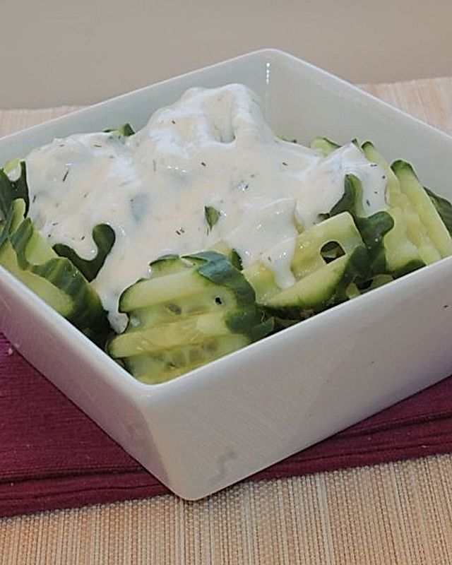 Quark - Gurken - Knoblauch - Salat