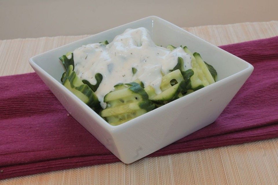 Quark - Gurken - Knoblauch - Salat