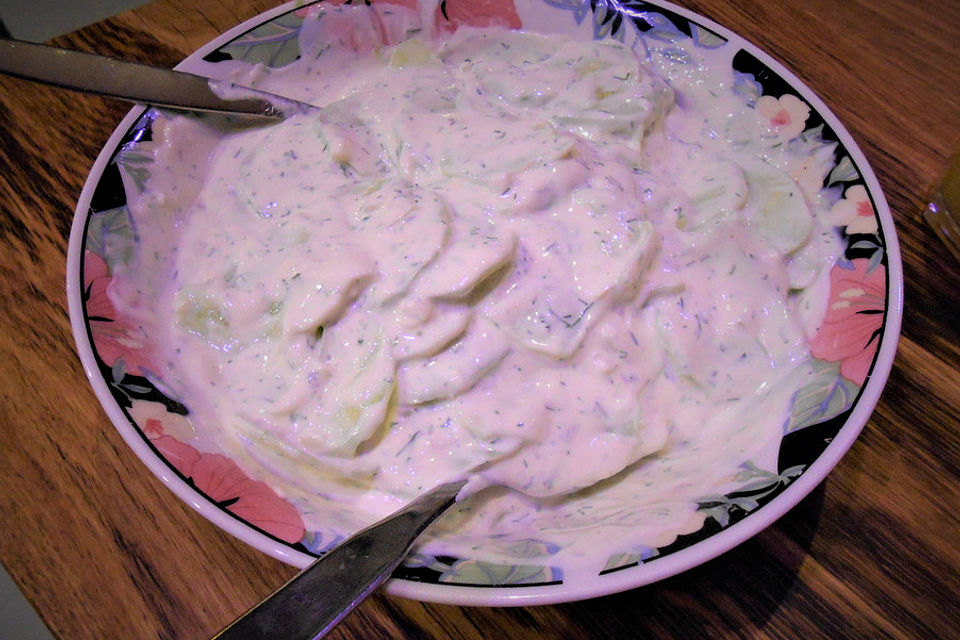 Quark - Gurken - Knoblauch - Salat