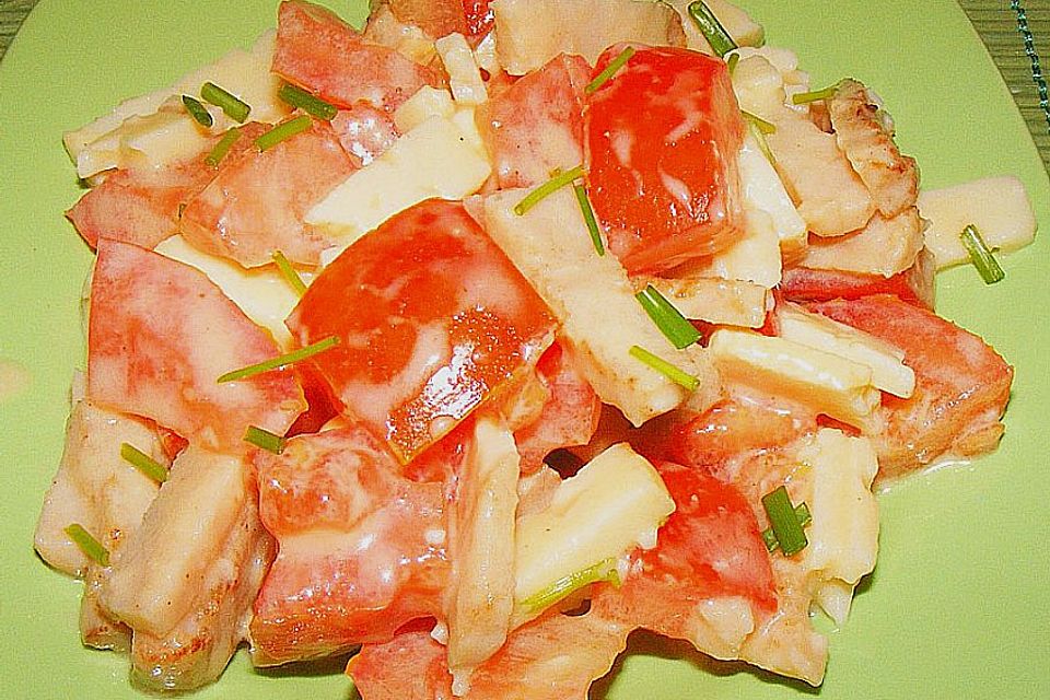 Tomaten - Käse - Salat mit Putenfiletstreifen