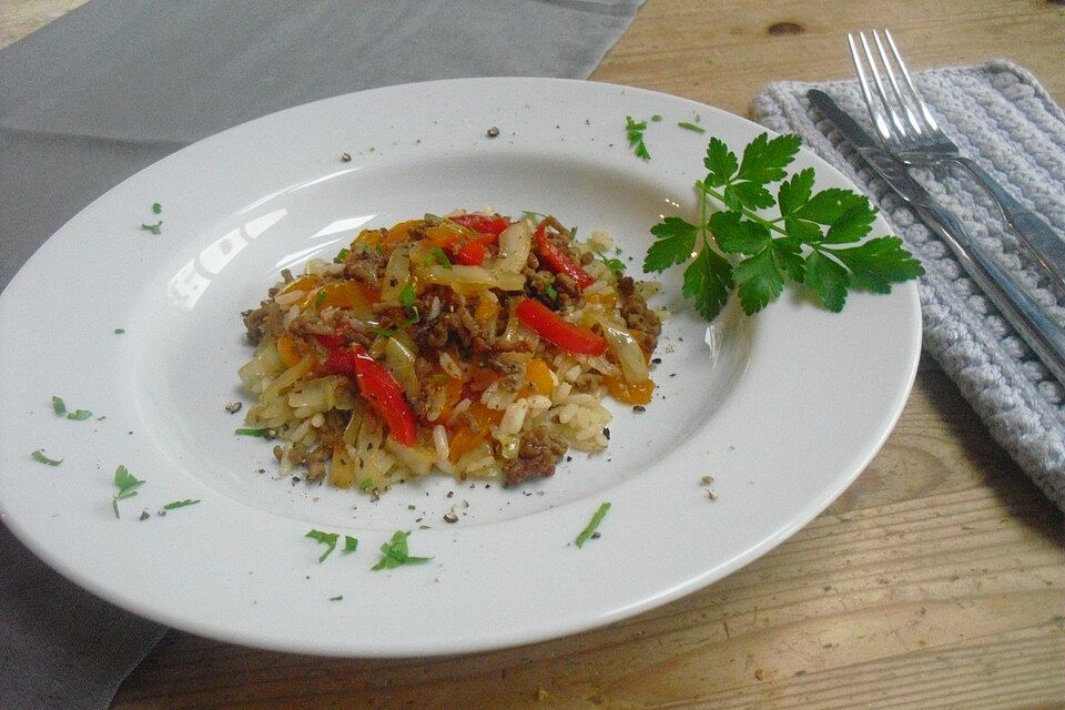 Hackfleisch - Kohl - Paprika - Wok mit Reis