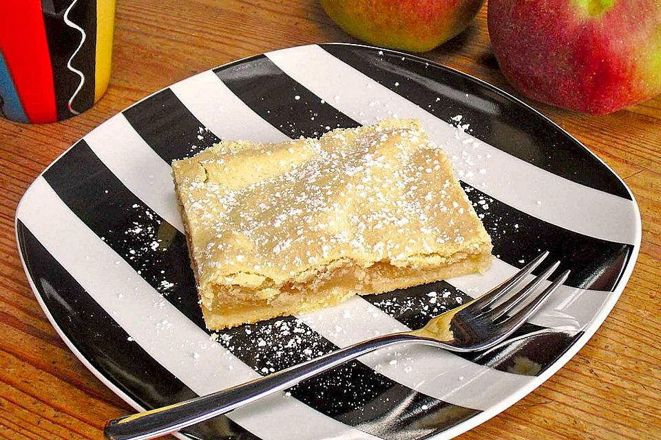 Gedeckter Apfelkuchen vom Blech nach Tante Inge