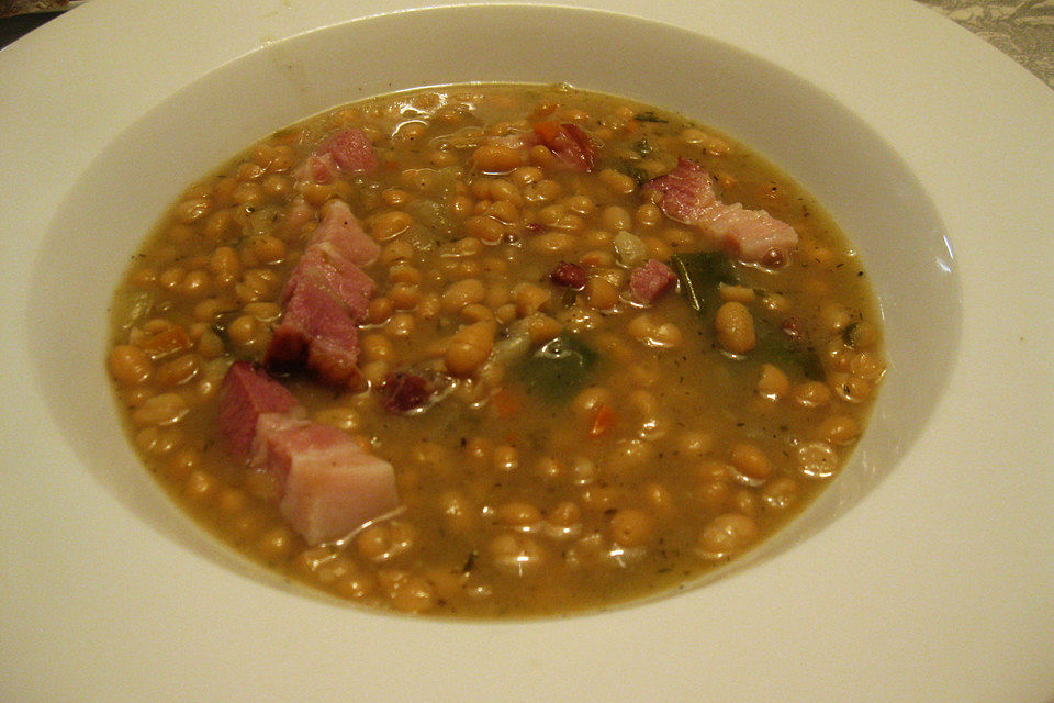 Bohnensuppe mit weißen Bohnen