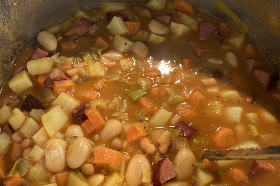 Bohnensuppe mit weißen Bohnen