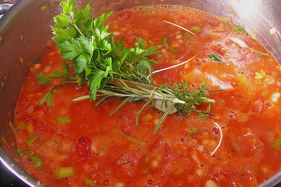 Bohnensuppe mit weißen Bohnen