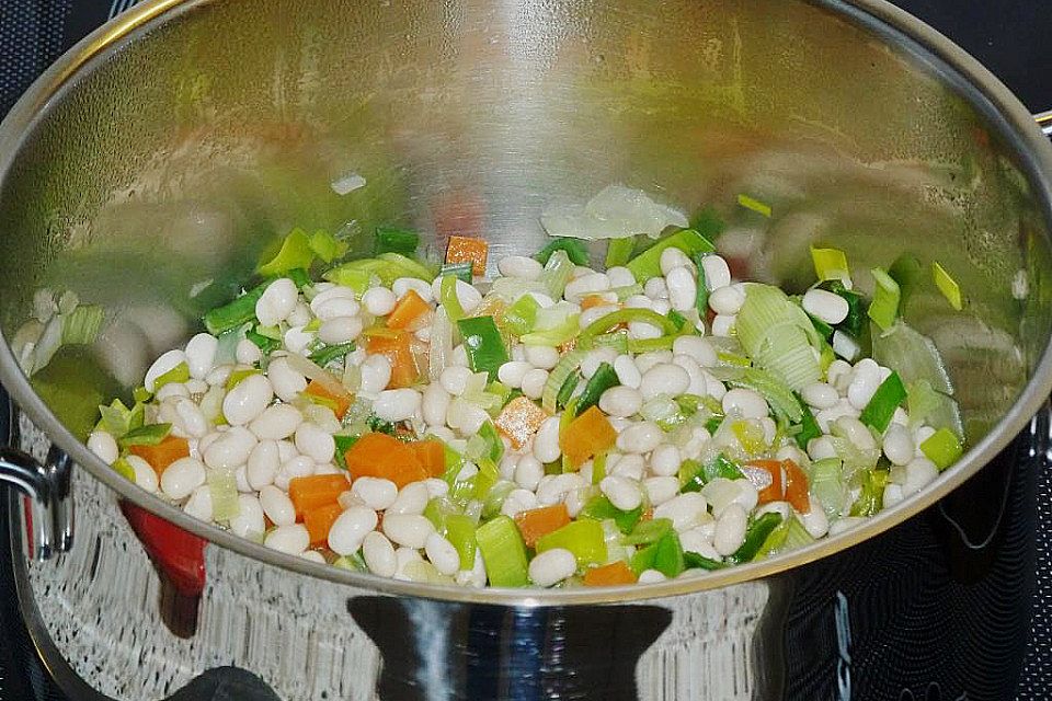 Bohnensuppe mit weißen Bohnen