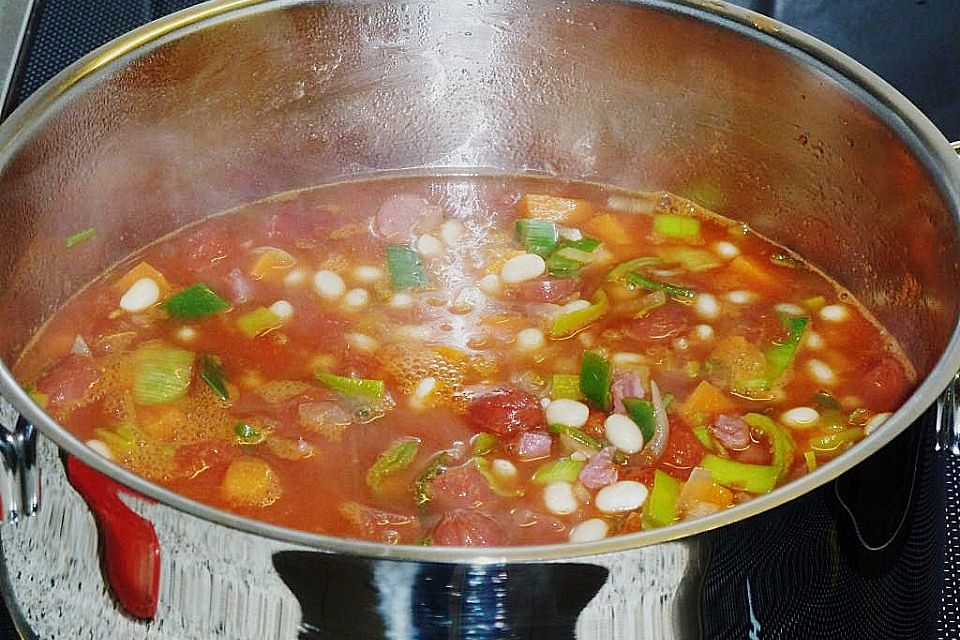 Bohnensuppe mit weißen Bohnen