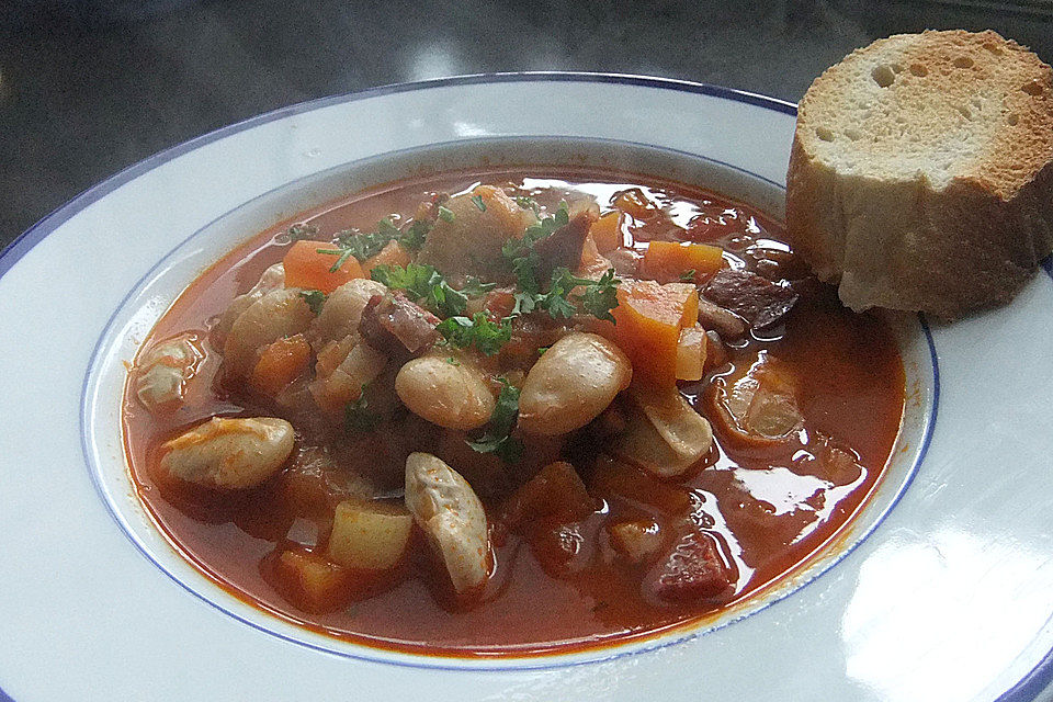 Bohnensuppe mit weißen Bohnen