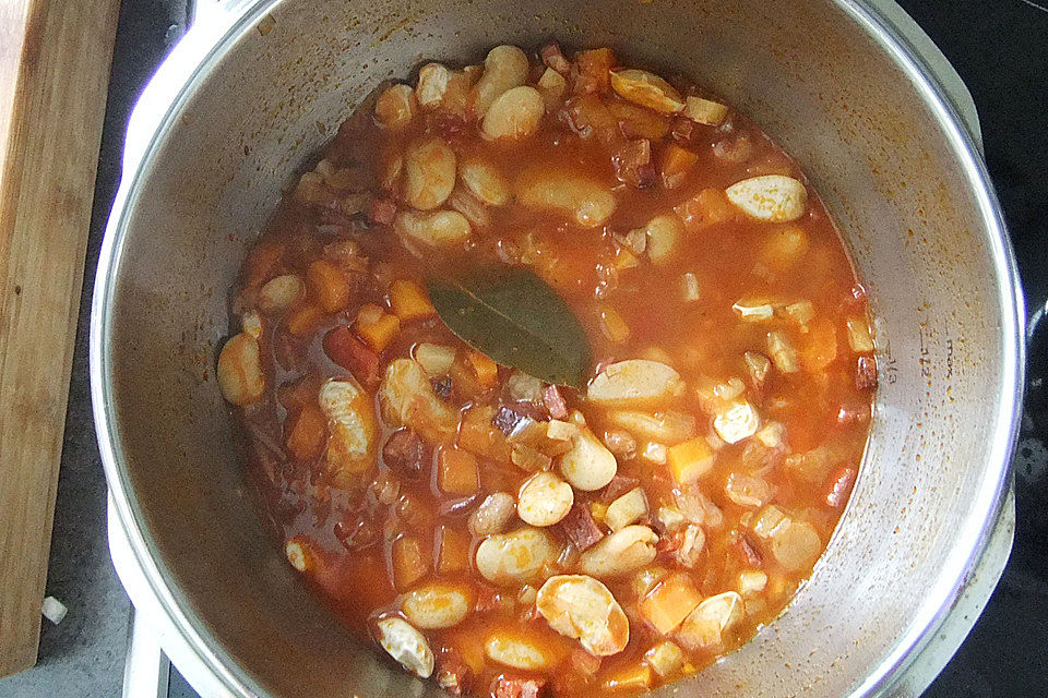 Bohnensuppe mit weißen Bohnen