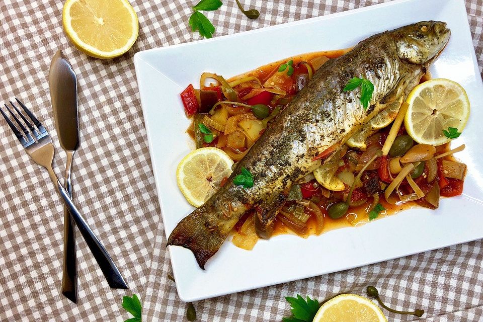 Forellen auf Fenchel-Tomaten Gemüse