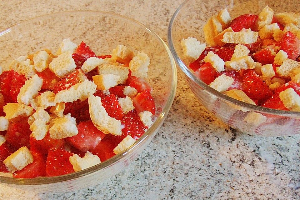 Erdbeer - Vanille - Trifle mit Zwieback