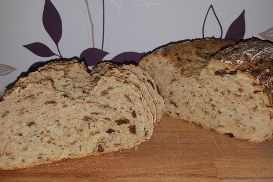 Chrissis Tomaten - Zwiebel - Brot mit Schnittlauch