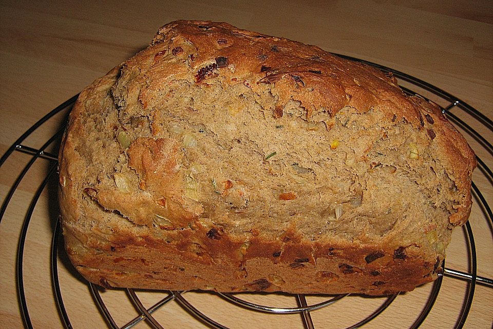 Chrissis Tomaten - Zwiebel - Brot mit Schnittlauch