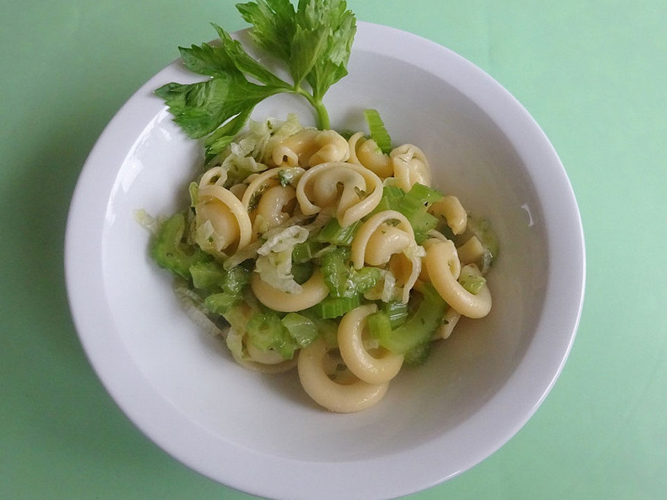 Tagliatelle Salat mit Staudensellerie von nici1982 Chefkoch