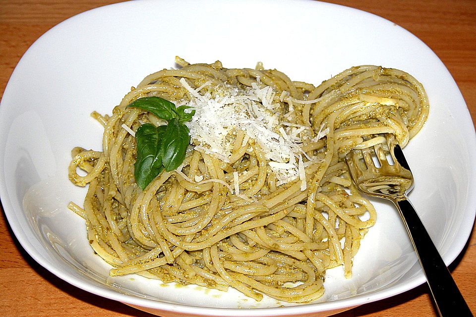 Spaghetti mit Pesto