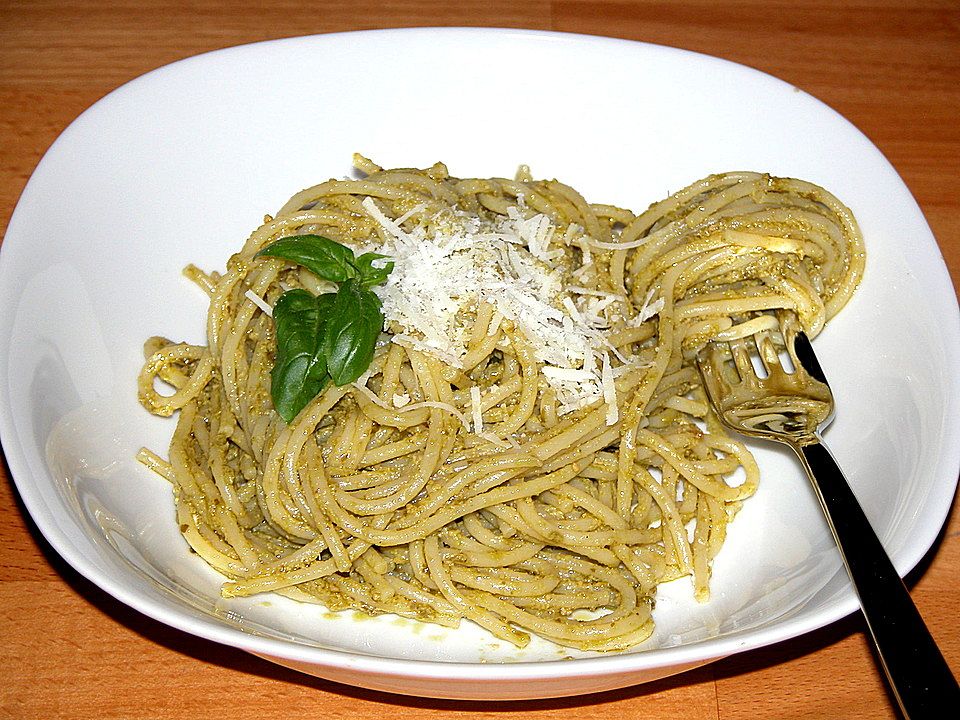 Spaghetti mit Pesto von heimwerkerkönig | Chefkoch