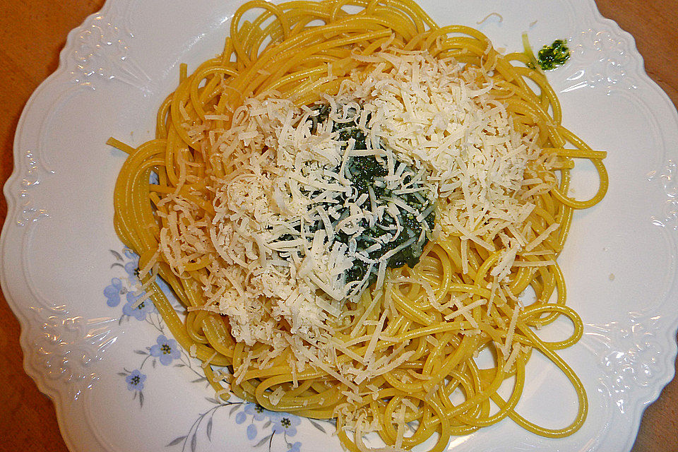 Spaghetti mit Pesto