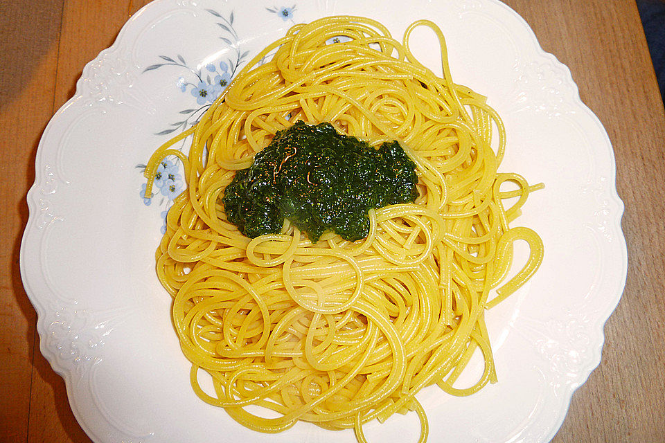 Spaghetti mit Pesto