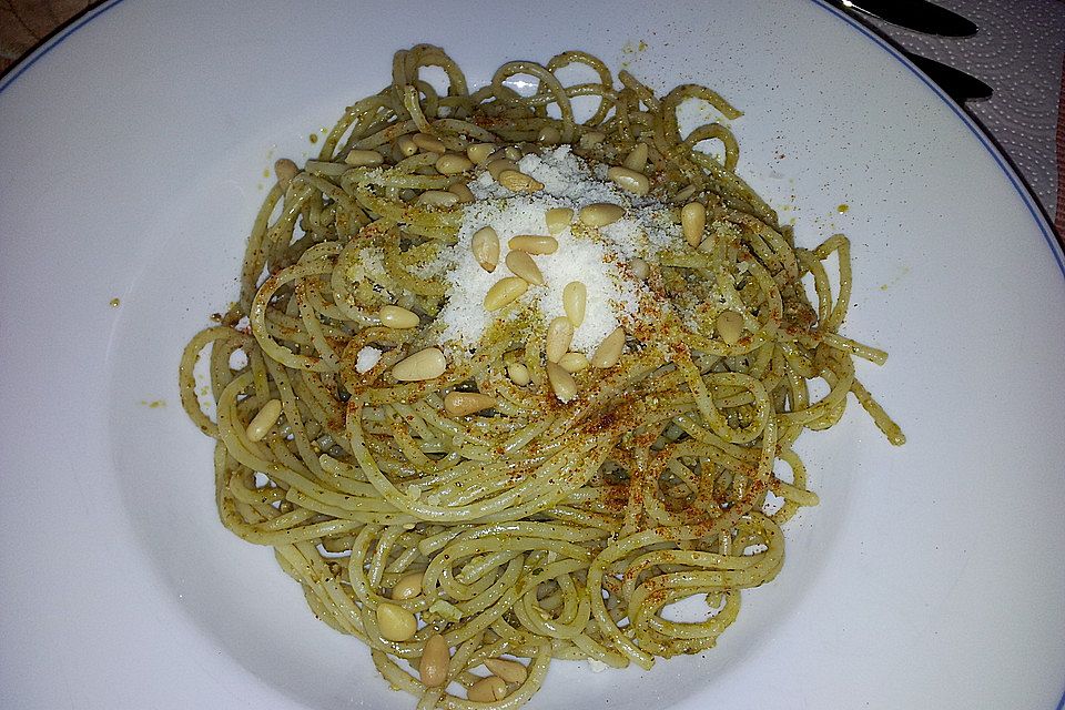 Spaghetti mit Pesto