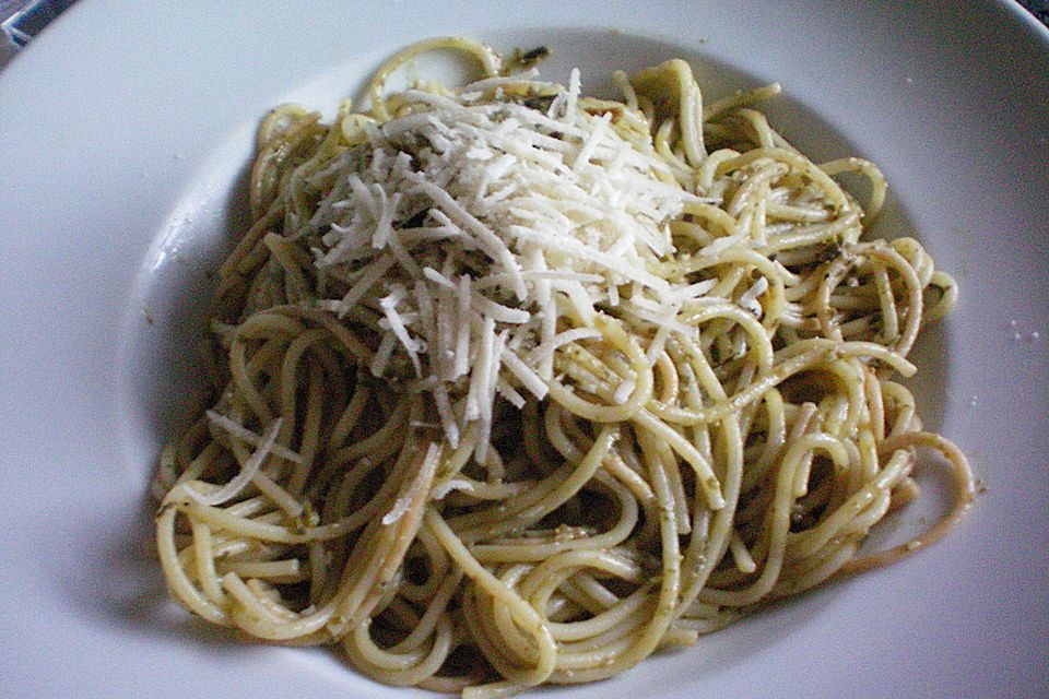 Spaghetti mit Pesto