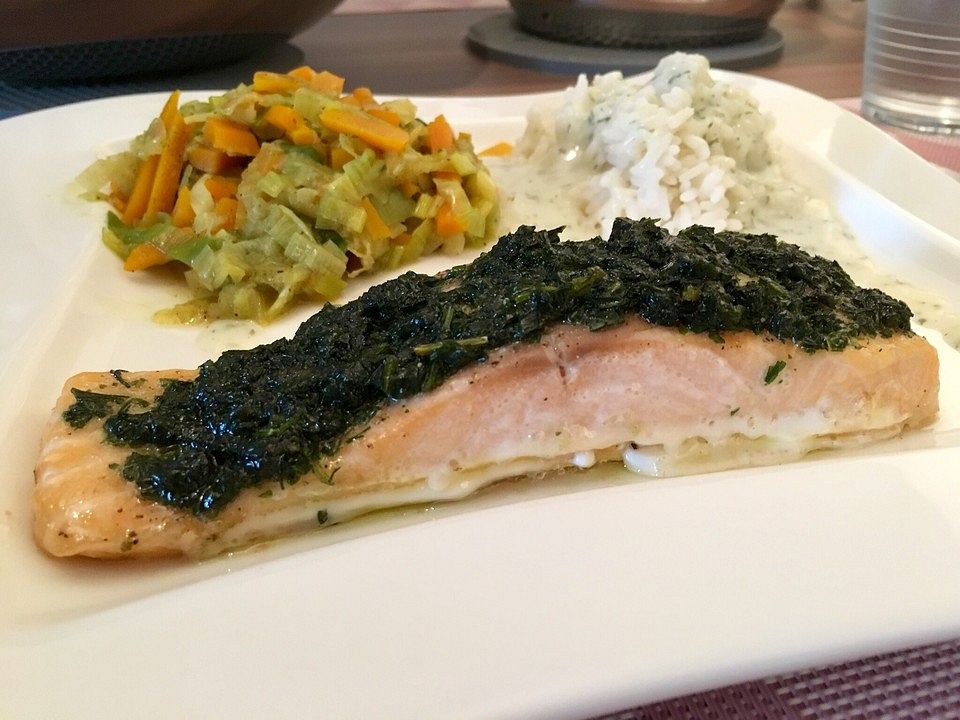 Lachs aus dem Ofen mit Honigkräuterkruste und Porree-Möhren-Curry von ...