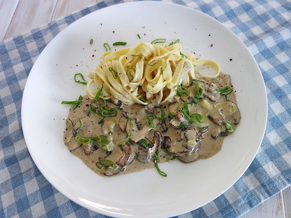 Bandnudeln in Champignonrahmsauce von Nitseltrik | Chefkoch