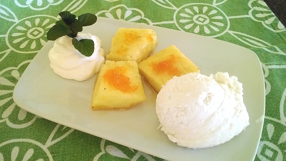 Flambierte Ananas von blechtrommel| Chefkoch