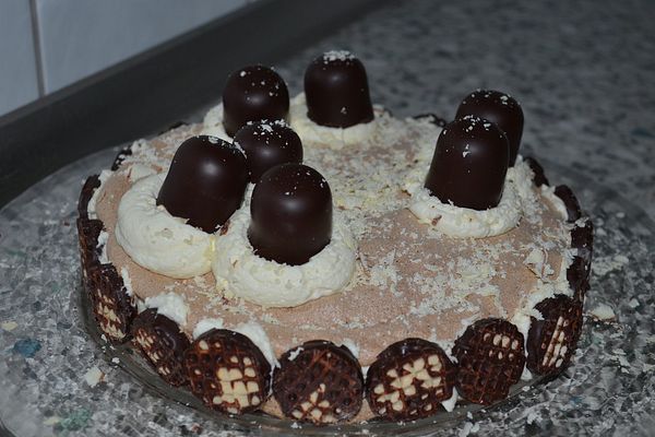 Schokokusstorte mit Baiserboden