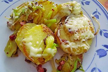 Bratkartoffeln mit Porree und Käse