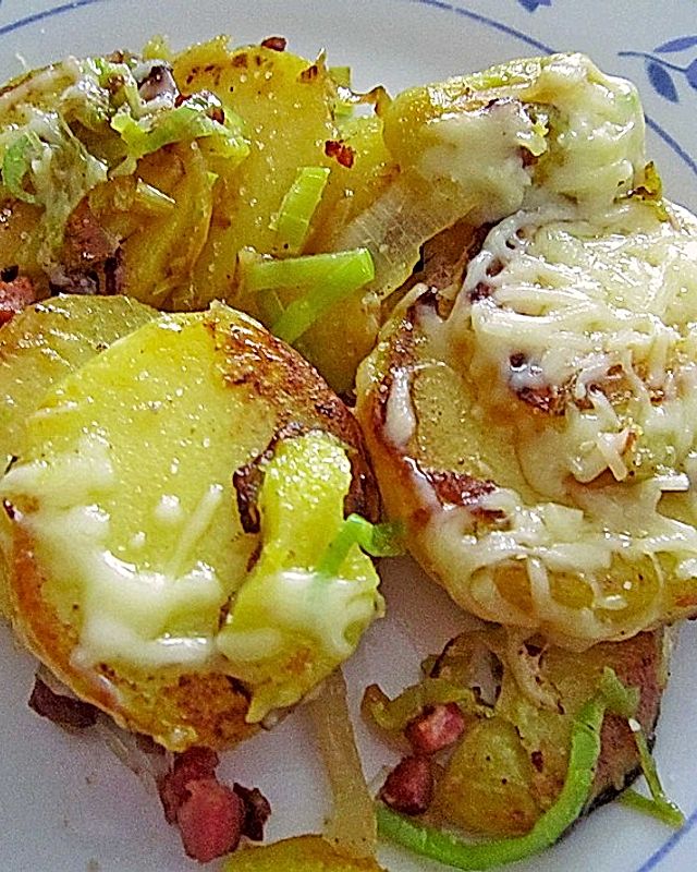 Bratkartoffeln mit Porree und Käse