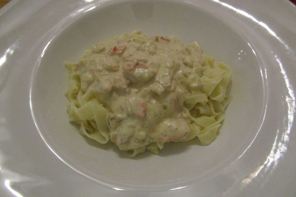 Tagliatelle in Lachssahne mit Frühlingszwiebeln