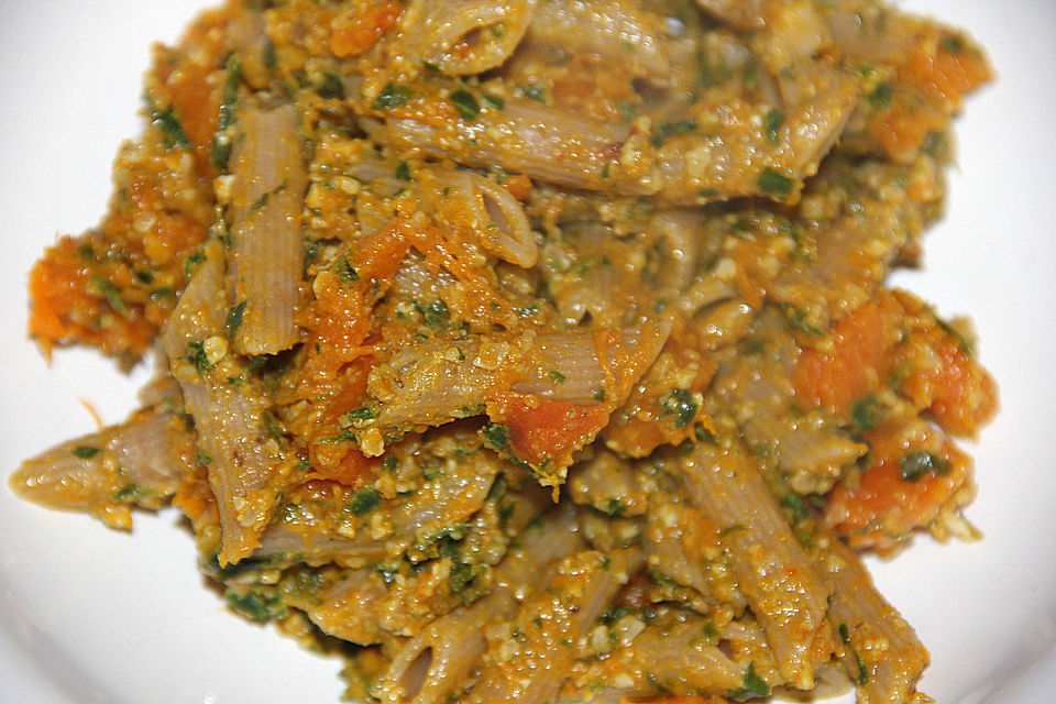 Pasta mit Kürbis und Walnusspesto