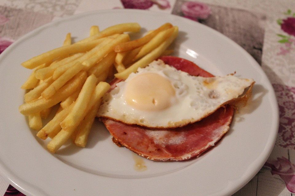 Spiegeleier mit Pommes frites