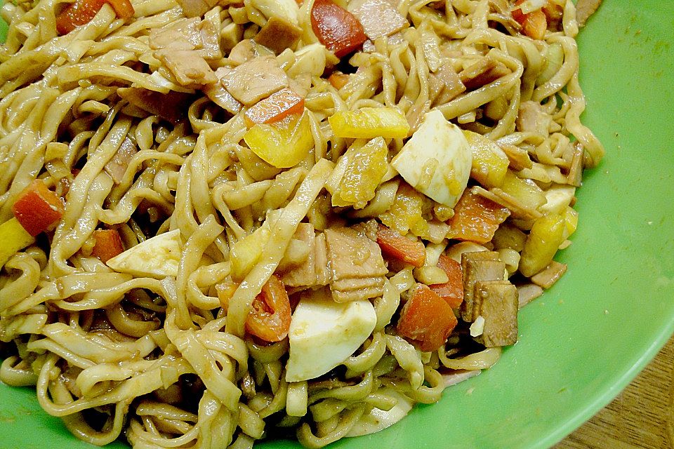Asiatischer Nudelsalat Asiatischer Nudelsalat
