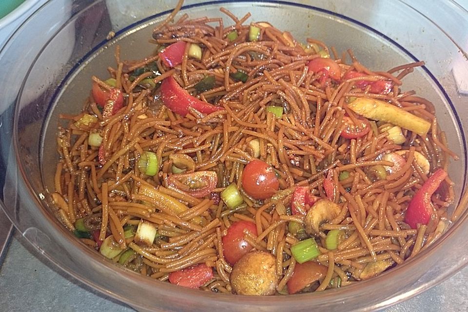 Asiatischer Nudelsalat Asiatischer Nudelsalat