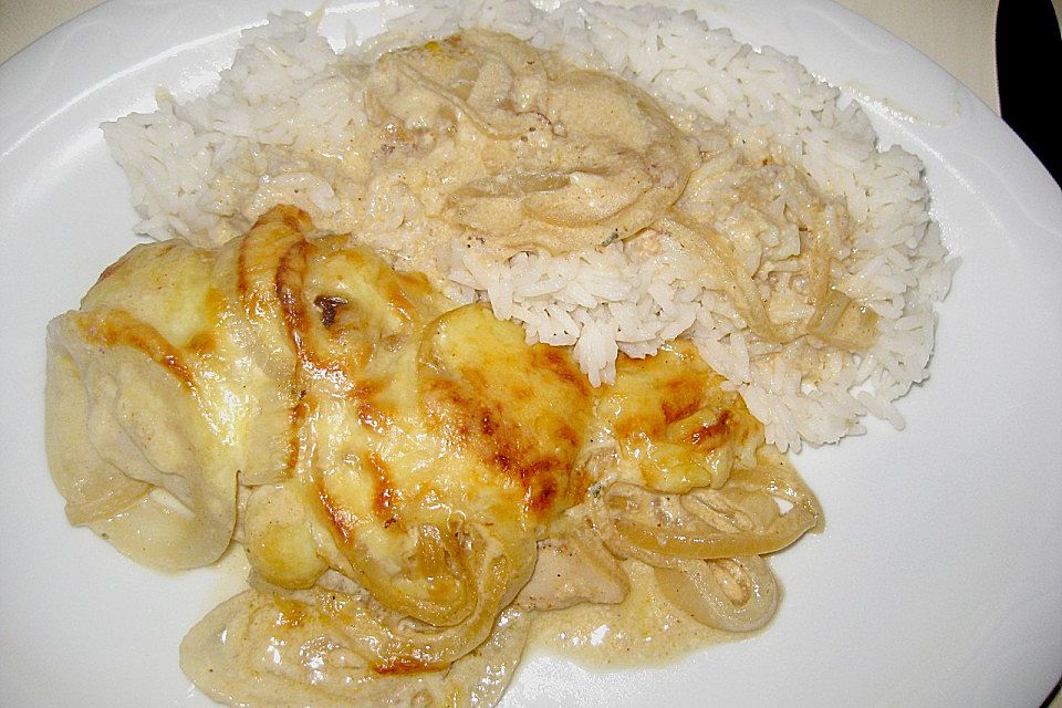 Hähnchenbrust in Zwiebelsahne