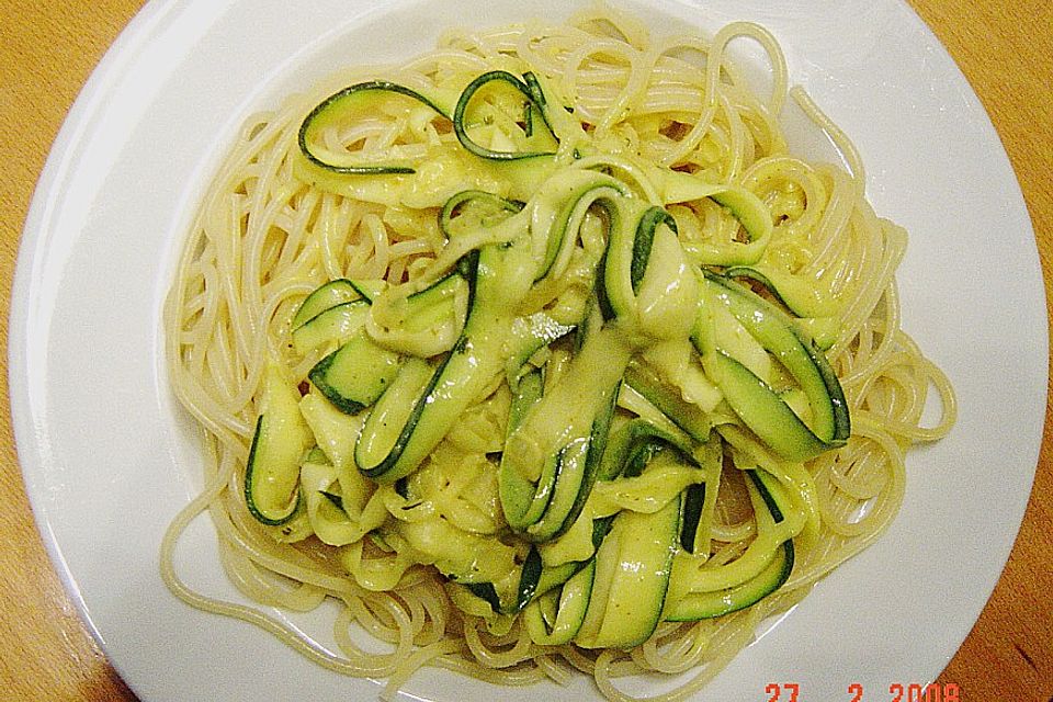 Zucchini - Spaghetti mit Curry