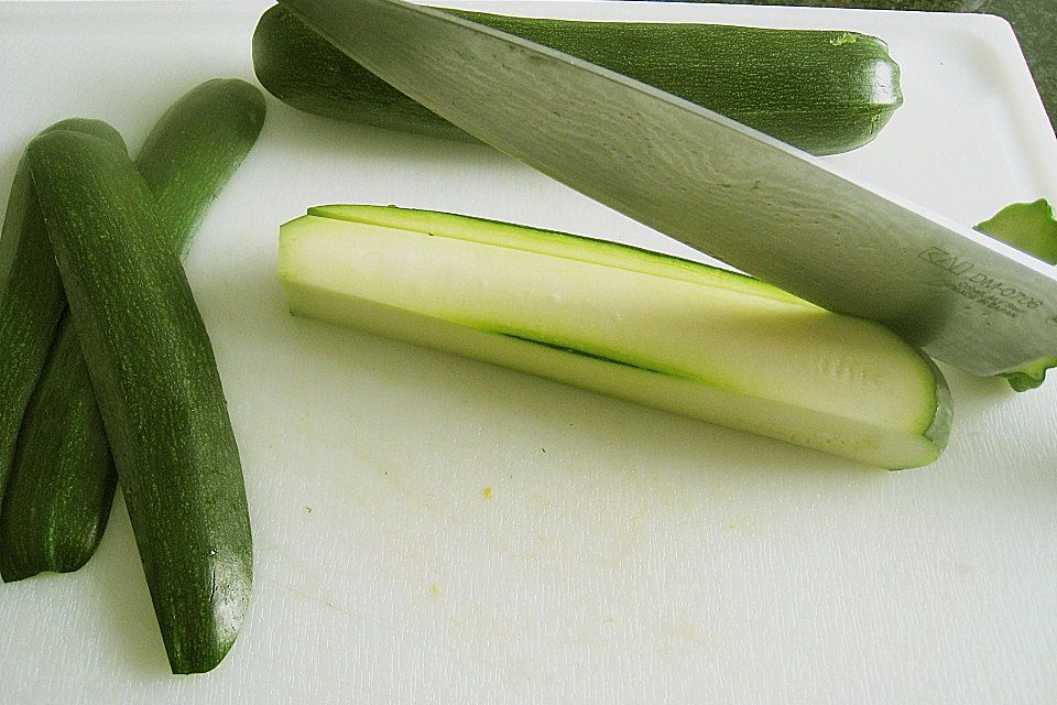 Rotbarschfilet auf Zucchini - Tomaten - Oliven - Kompott mit Chilireis