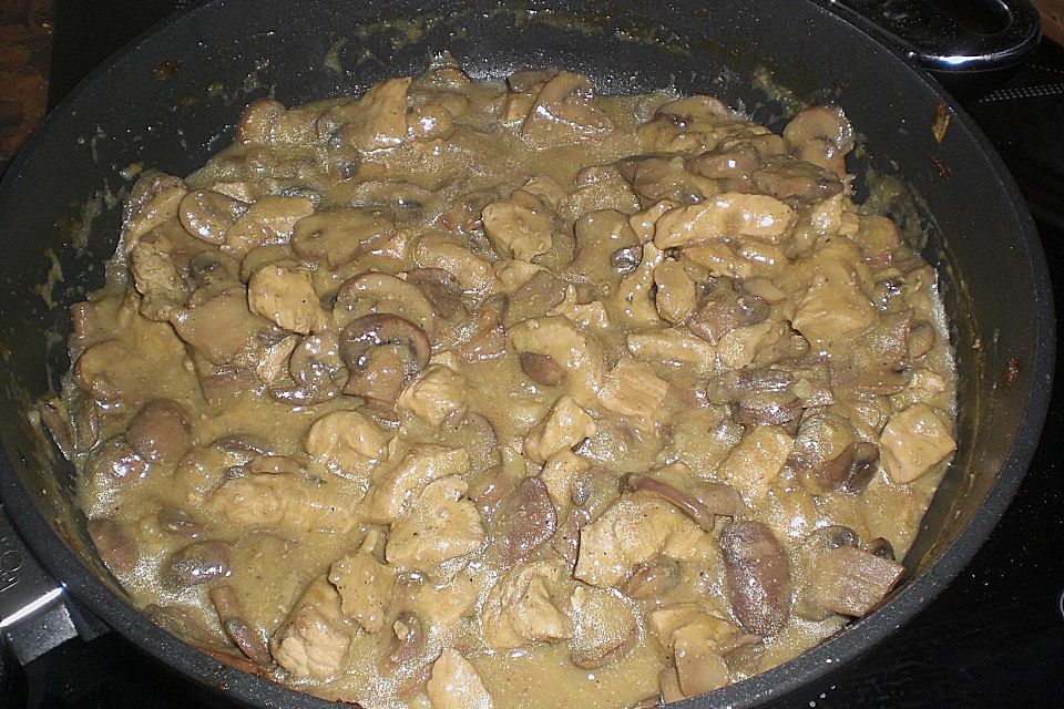 Putengeschnetzeltes mit Champignons und Kokosmilch