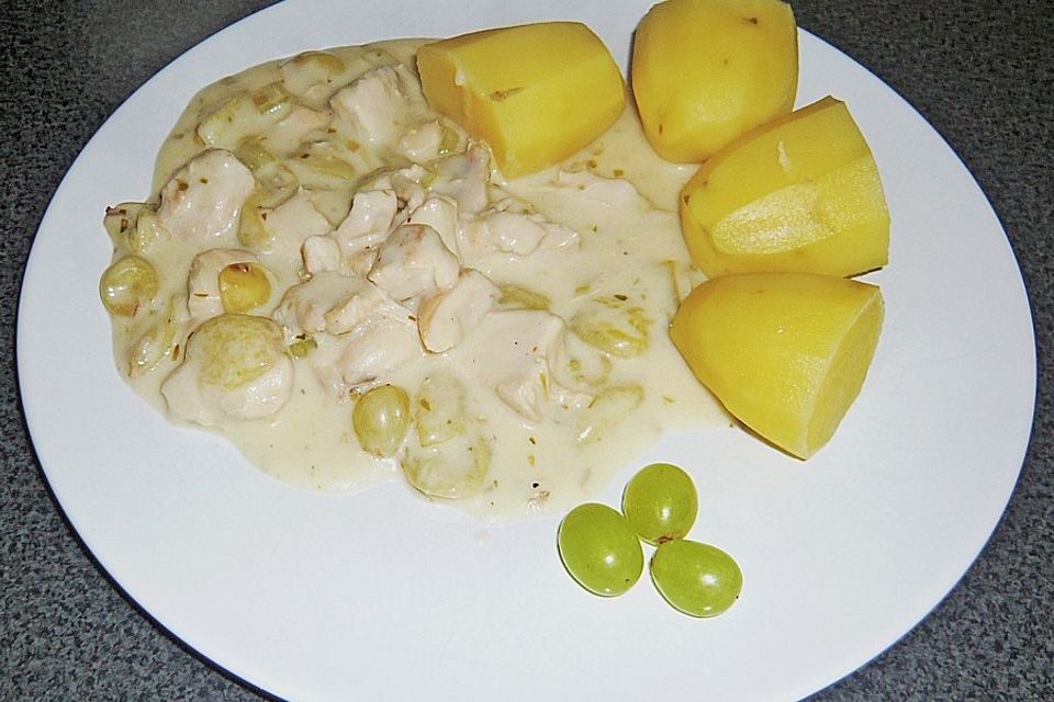 Hähnchenbrustfilet in Weintrauben - Gurken - Sahne Sauce