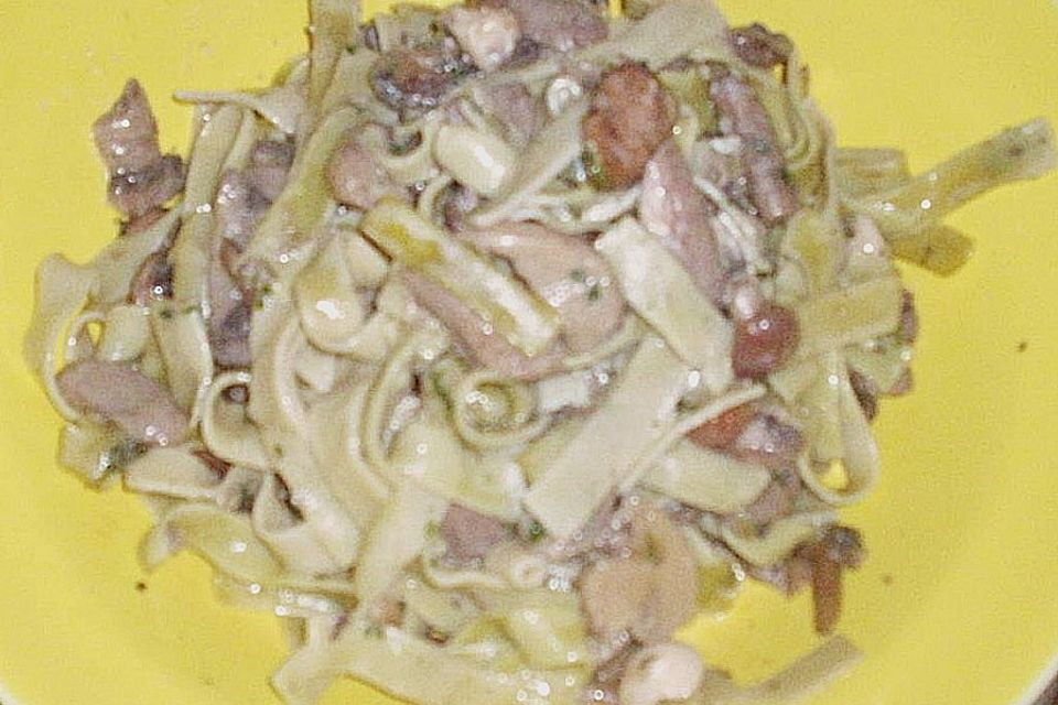 Pasta mit gemischten Pilzen