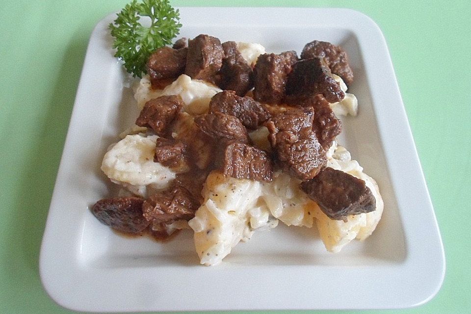 Kartoffelsalat mit Gulasch a la Beate