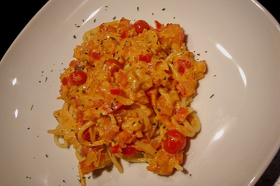 Nudeln mit Paprika - Käse - Sauce