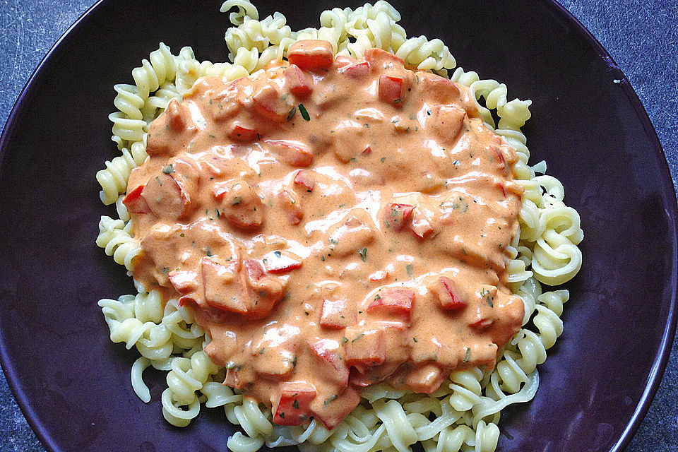 Nudeln mit Paprika - Käse - Sauce