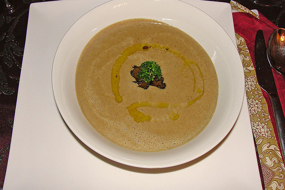 Getrüffelte Maronisamtsuppe