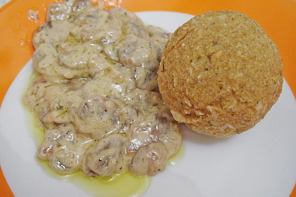 Grünkernknödel mit Champignonrahmsoße