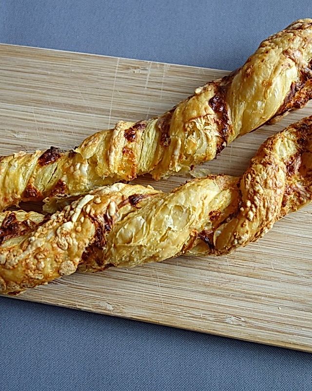 Blätterteig-Schinken-Käse-Stangen
