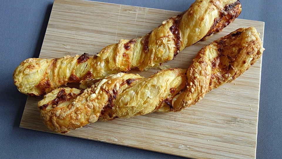 Blätterteig-Schinken-Käse-Stangen-image